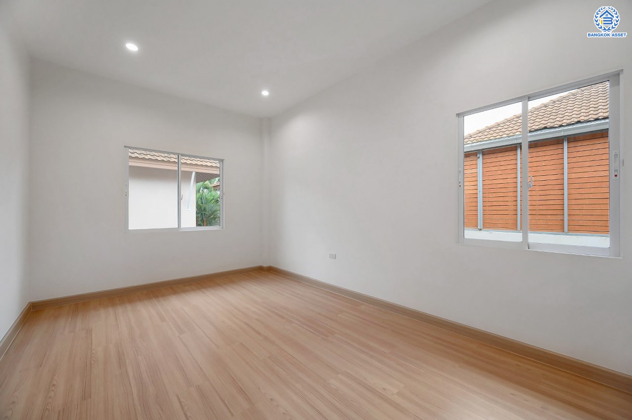 บ้านมือสองตกแต่งใหม่ โครงการ ปริญญดา ปิ่นเกล้า-พุทธมณฑลสาย 2 หลังมุม เนื้อที่ 104.5 ตร.ว.พื้นที่ใช้สอย 197.8 ตร.ม. ฟังก์ชัน 3 ห้องนอน 5 ห้องน้ำ 1 ห้องแม่บ้าน จอดรถได้ 2 คัน บนทำเลเดินทางสะดวก เชื่อมต่อ ถ.พุทธมณฑลสาย 2 ใกล้ทางคู่ขนานลอยฟ้าบรมราชชนนี, เซ็นทรัลปิ่นเกล้า และ ม.มหิดล